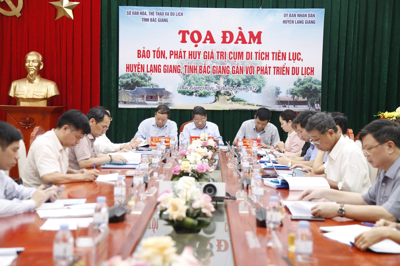 Tọa đàm về bảo tồn, phát huy giá trị Cụm di tích Tiên Lục thu hút nhiều nhà nghiên cứu tham gia