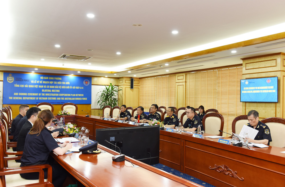 Lãnh đạo Tổng cục Hải quan và đại diện Cao ủy Cơ quan Bảo vệ Biên giới Australia tại buổi tọa đàm
