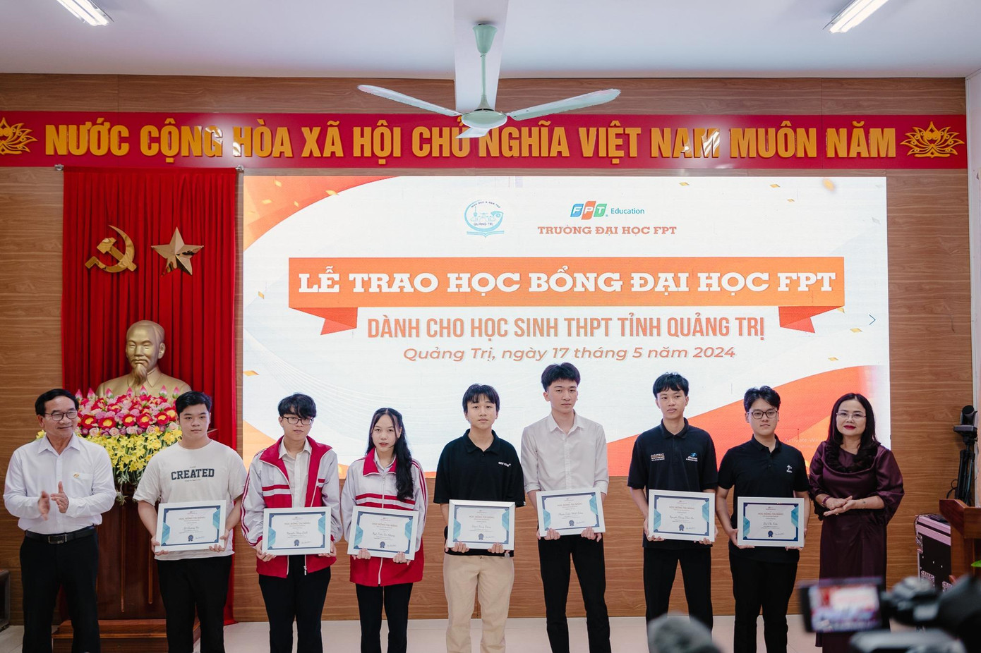 Trường Đại học FPT tổ chức buổi lễ trao học bổng cho học sinh lớp 12 THPT Trường Đại học FPT tổ chức buổi lễ trao học bổng cho học sinh lớp 12 THPT