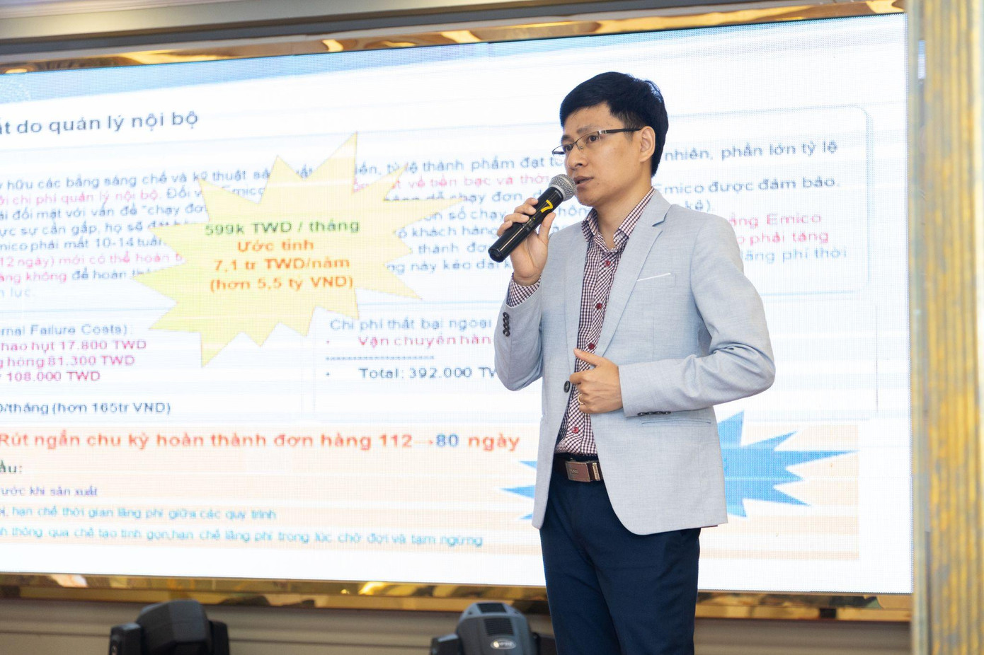 Các chuyên gia phát biểu trong hội thảo “Chuyển đổi xanh và số phát triển bền vững”.