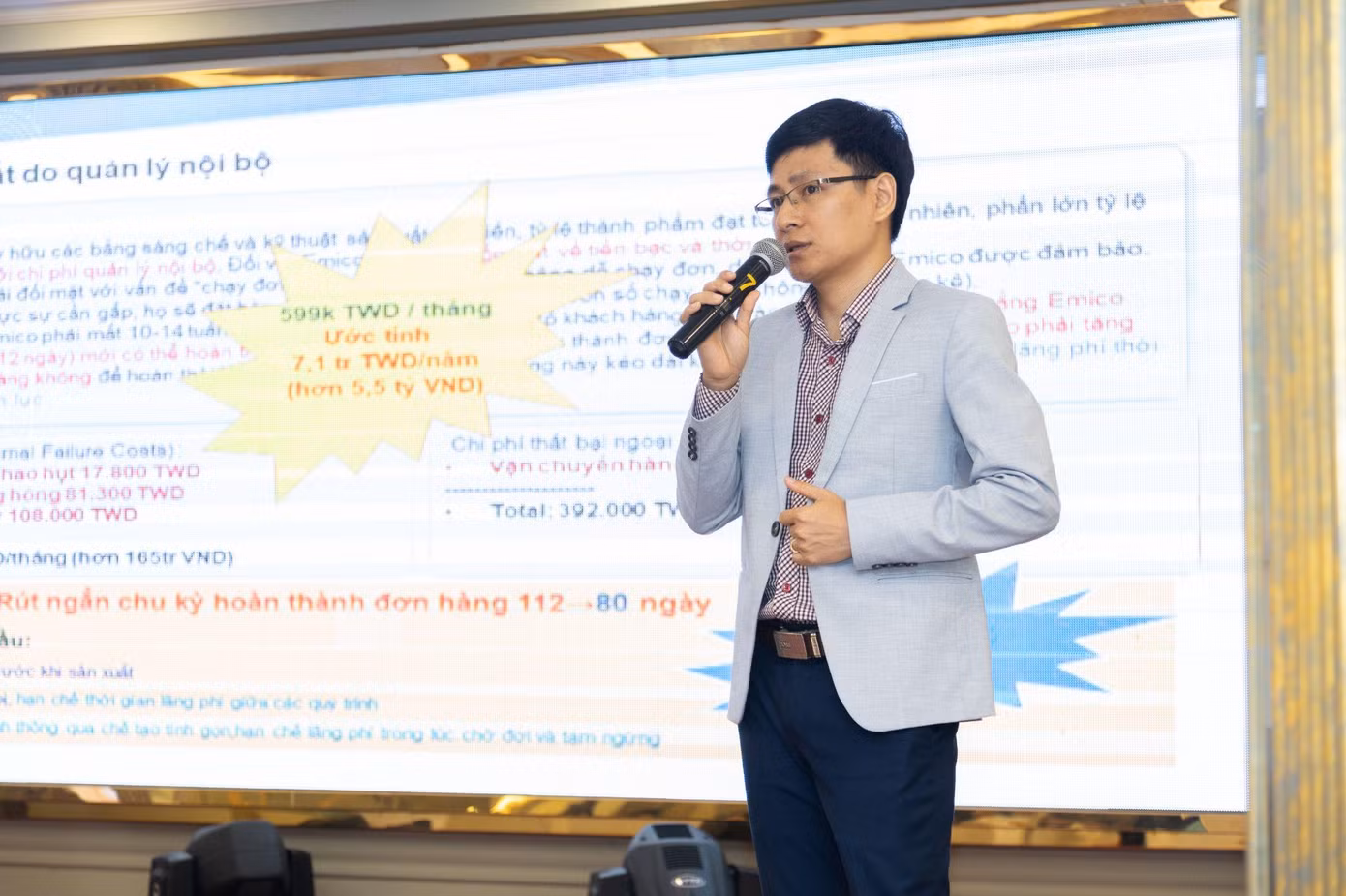Các chuyên gia phát biểu trong hội thảo “Chuyển đổi xanh và số phát triển bền vững”.