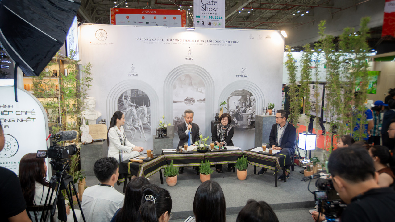 Hội thảo "Khởi nghiệp cùng Trung Nguyên E-Coffee" lan tỏa mạnh mẽ nguồn cảm hứng về tinh thần khởi nghiệp, phụng sự cộng đồng đến các đối tác, bạn trẻ, tạo nên không khí sôi nổi, đầy nhiệt huyết.