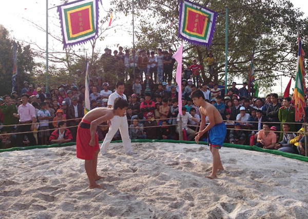 Khai mạc hội vật truyền thống làng Thủ Lễ ảnh 1