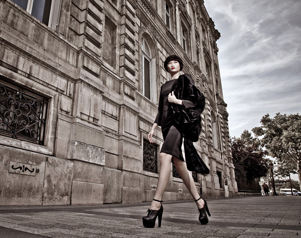 Kha Mỹ Vân hóa 'nàng Xuân' bí ẩn, quyến rũ giữa Paris ảnh 5