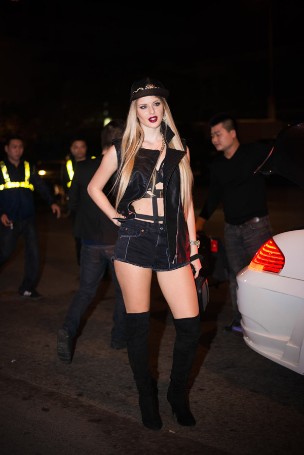 Vẻ quyến rũ khó cưỡng của nữ DJ người Ukraine ảnh 1