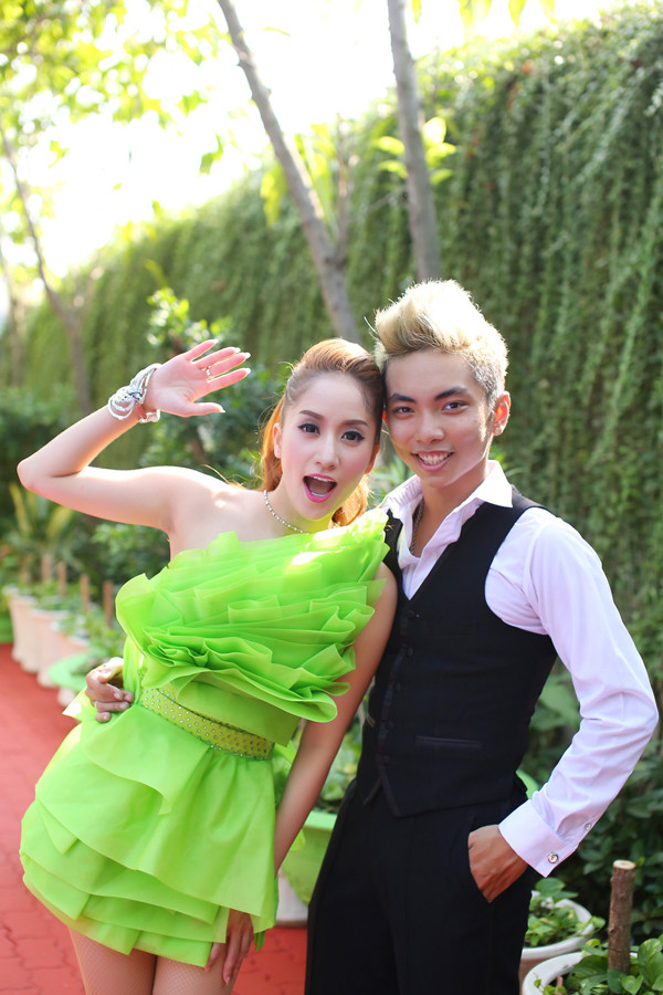 Khánh Thi gợi cảm đi hát 'mở hàng' đầu năm ảnh 6