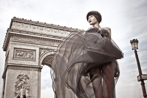 Kha Mỹ Vân hóa 'nàng Xuân' bí ẩn, quyến rũ giữa Paris ảnh 3