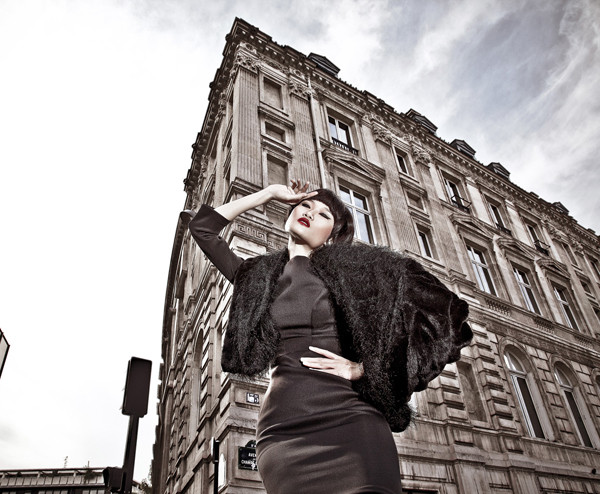 Kha Mỹ Vân hóa 'nàng Xuân' bí ẩn, quyến rũ giữa Paris ảnh 4