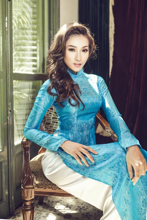 Khánh Ngọc đẹp hiện đại và gợi cảm với áo dài ảnh 3
