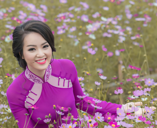 Á hậu Thụy Vân khoe nhan sắc rực rỡ giữa vườn Xuân ảnh 10