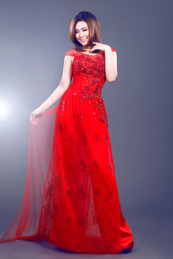 Lương Bích Hữu mặc áo dài xóa mác 'thảm họa' ảnh 1