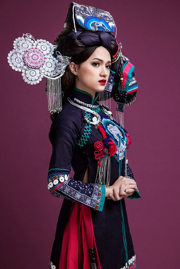 Hương Giang Idol mặc yếm đào khoe lưng trần gợi cảm ảnh 5