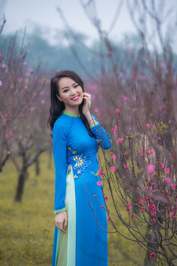 Á hậu Thụy Vân khoe nhan sắc rực rỡ giữa vườn Xuân ảnh 4