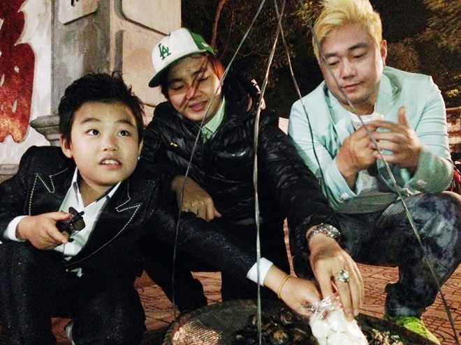 Nguồn tin này cũng tiết lộ Phương Mỹ Chi sẽ hát ngẫu hứng để Psy nhí nhảy trên nền nhạc này. Trong khi đó, Tuấn Hưng và quán quân The Voice Kids Quang Anh sẽ lần đầu cùng song ca trên sân khấu