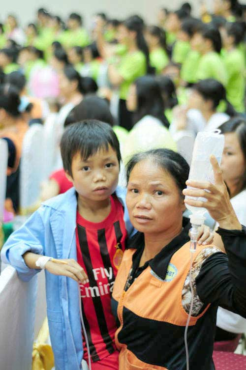 Chị Đoạn Thị Quyên (Hữu Lũng, Lạng Sơn) cho biết, chị đã mất 2 con vì bệnh tan máu bẩm sinh, còn đứa thứ 3 đang điều trị tại bệnh viện