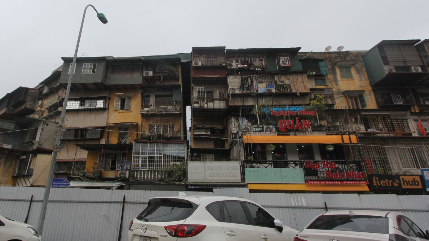 Tại TP Hà Nội và TPHCM, nơi có nhiều nhà chung cư thuộc diện cải tạo, xây dựng lại, vẫn còn chậm so với yêu cầu của Chính phủ. Tại TP Hà Nội và TPHCM, nơi có nhiều nhà chung cư thuộc diện cải tạo, xây dựng lại, vẫn còn chậm so với yêu cầu của Chính phủ.