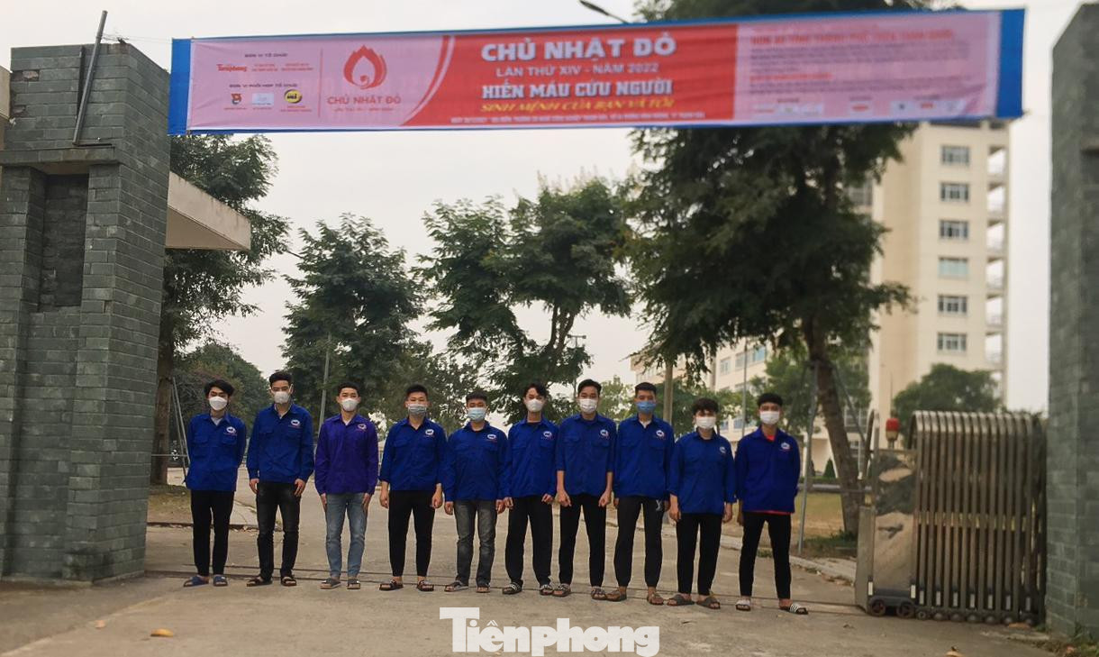 Các tình nguyện viên đã sẵn sàng cho ngày hội Chủ nhật Đỏ tại Trường Cao đẳng nghề công nghiệp Thanh Hóa.