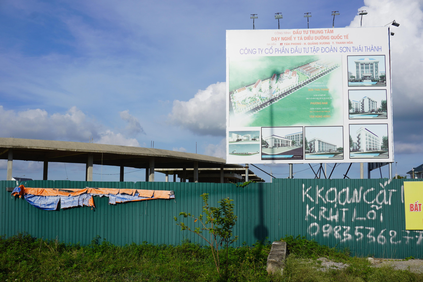 Biển tên dự án