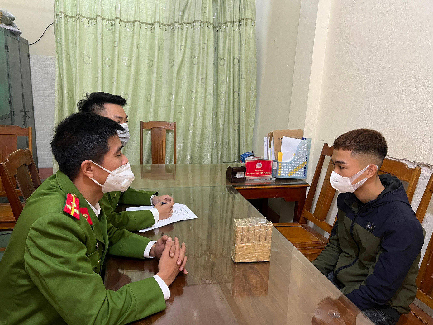 Phạm Viết Hà tại cơ quan công an. Ảnh: Công an Thanh Hoá