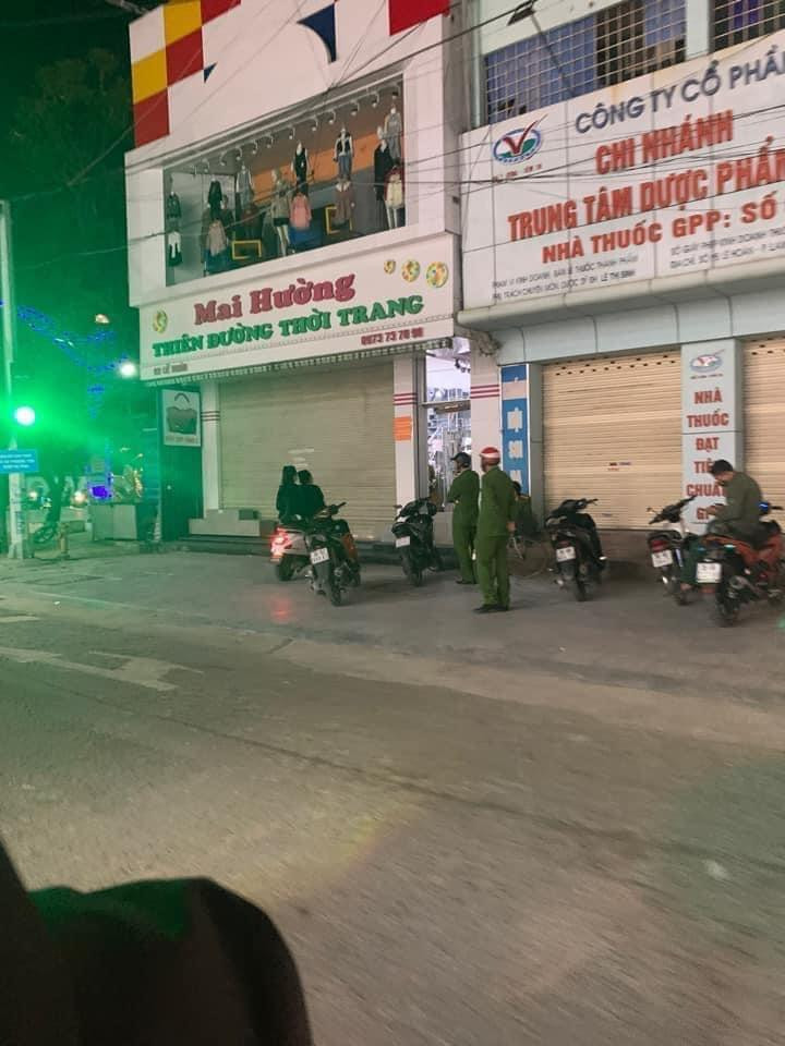 Cửa hàng quần áo Mai Hường- nơi xảy ra sự việc. Cửa hàng quần áo Mai Hường- nơi xảy ra sự việc.