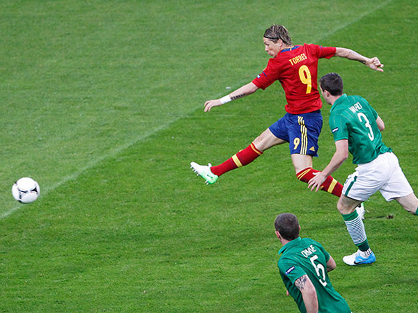 Torres ghi bàn mở tỷ số cho Tây Ban Nha. Ảnh: EPA