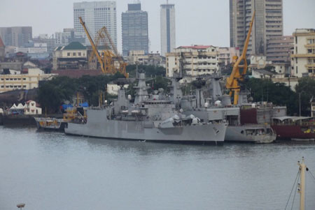 3 tàu khinh hạm lớp Godavari (F20, F21, F22) trong đó tàu INS Gomati (F21) đang được sửa chữa