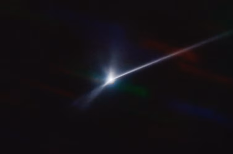 Một vệt bụi dài như sao chổi được tạo nên sau khi tàu vũ trụ của NASA lao vào tiểu hành tinh Dimorphos