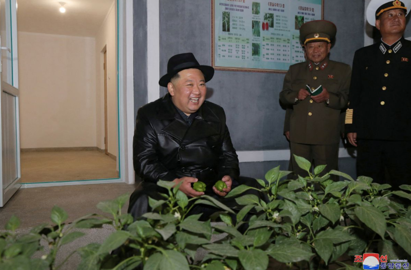 Ông Kim Jong Un đã dự lễ khai trương một trang trại nhà kính ngày 10/10. (Ảnh: KCNA)