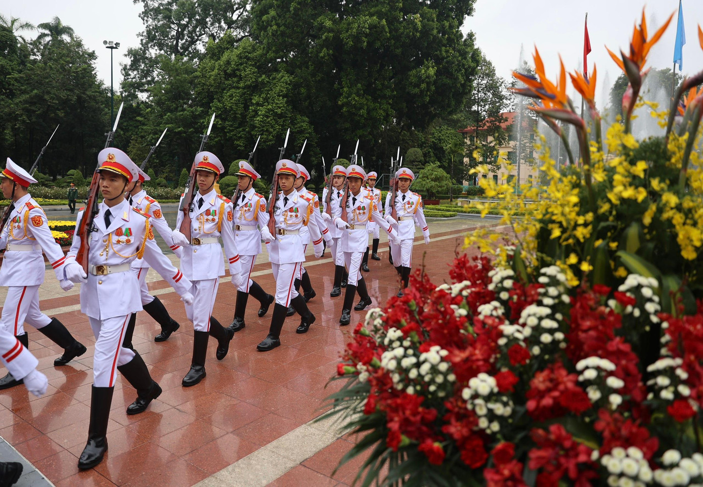 Đội cảnh vệ chuẩn bị cho lễ đón Tổng Thư ký LHQ Antonio Guterres ngày 21/10 tại Phủ Chủ tịch. (Ảnh: Như Ý) Đội cảnh vệ chuẩn bị cho lễ đón Tổng Thư ký LHQ Antonio Guterres ngày 21/10 tại Phủ Chủ tịch. (Ảnh: Như Ý)