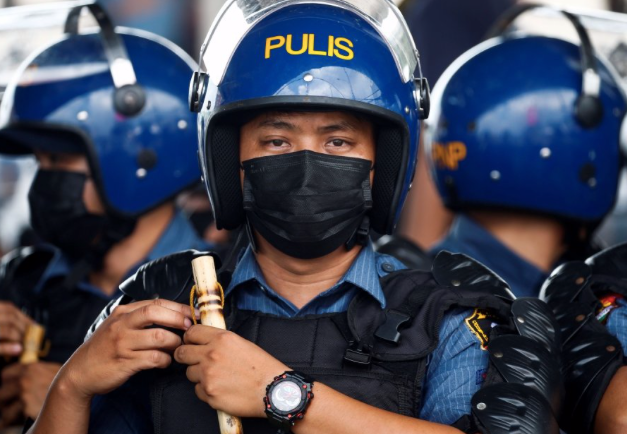 Cảnh sát Philippines vào cuộc giải cứu 24 cô gái sau khi nhận được tin báo Cảnh sát Philippines vào cuộc giải cứu 24 cô gái sau khi nhận được tin báo