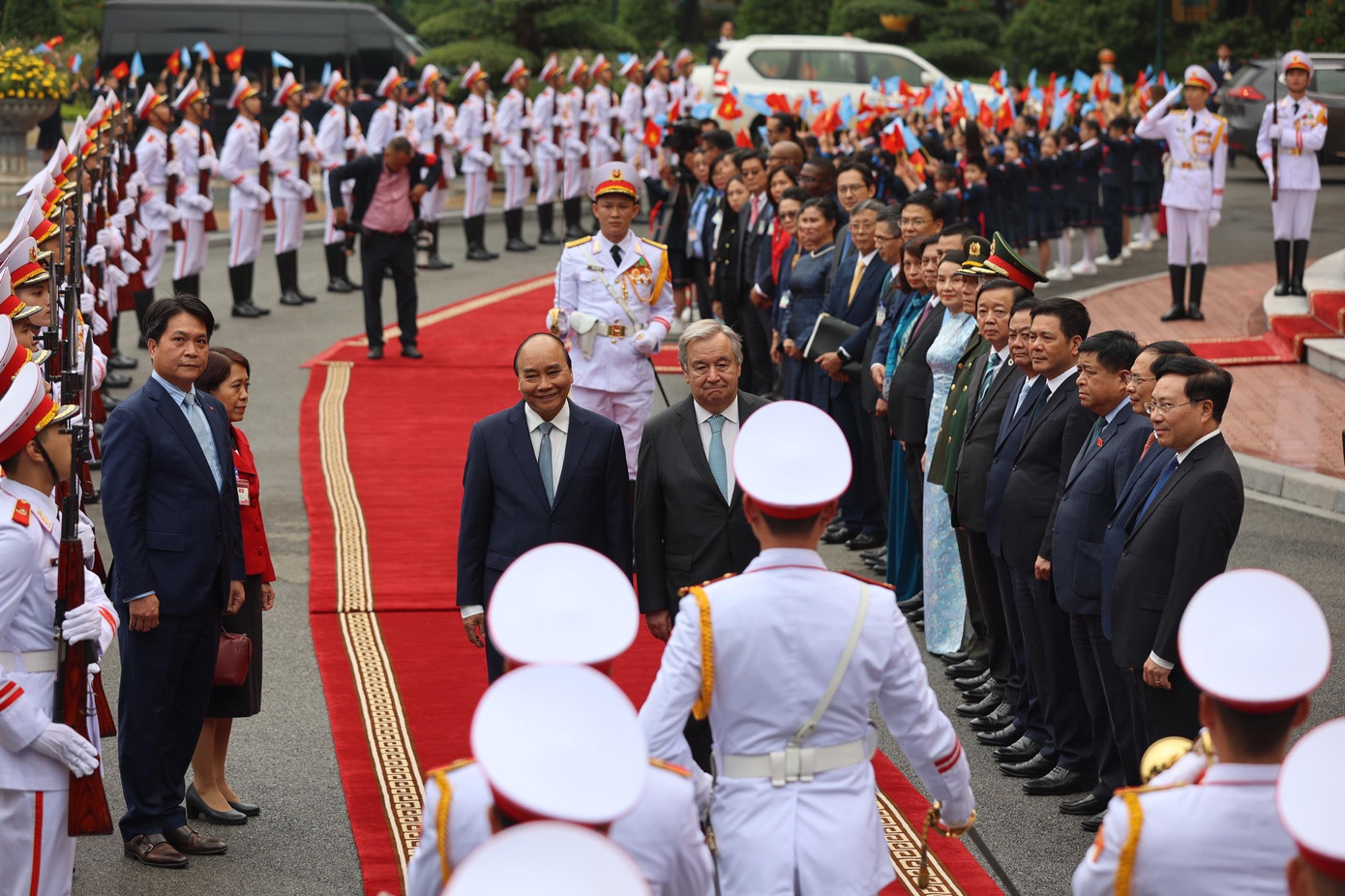 Quang cảnh lễ đón Tổng Thư ký LHQ Antonio Guterres. (Ảnh: Như Ý) Quang cảnh lễ đón Tổng Thư ký LHQ Antonio Guterres. (Ảnh: Như Ý)
