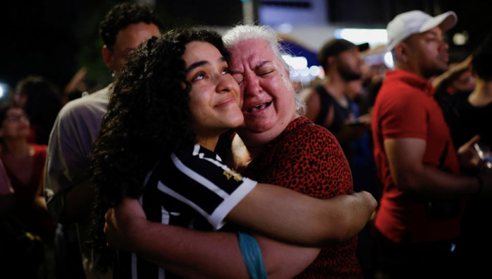 Người dân Brazil vui mừng trước chiến thắng của ông Luiz Inácio Lula da Silva. (Ảnh: Reuters)
