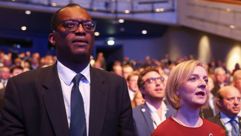 Thủ tướng Anh Liz Truss (phải) và Bộ trưởng Tài chính Kwasi Kwarteng. (Ảnh: Reuters)