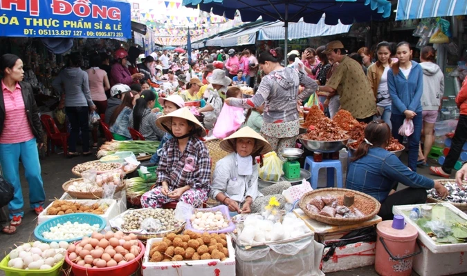 Nhiều mặt hàng nhu yếu phẩm ít khách