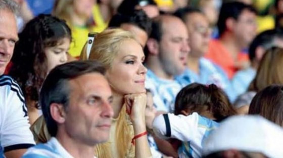 Thủ môn Argentina tỏa sáng giúp vợ giải cơn ghen ảnh 1