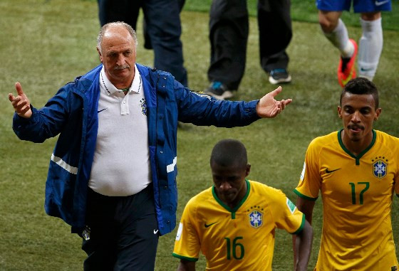 Scolari bị đưa lên đoạn "đầu đài" chờ... trảm ảnh 2