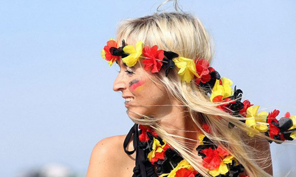 Biển người chào đón tuyển Đức 'vinh quy bái tổ' ảnh 10