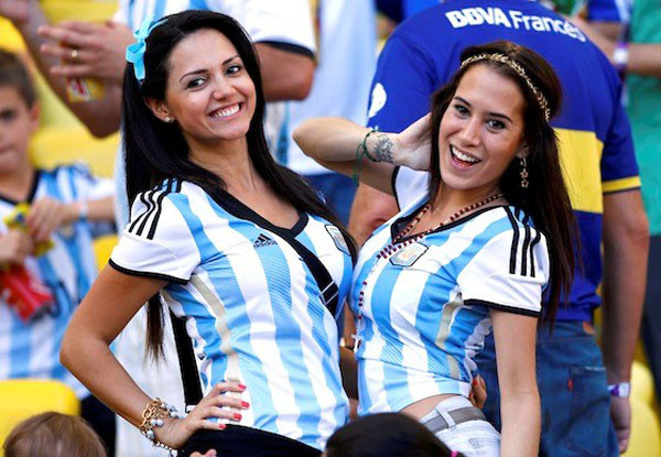 [ẢNH]: Đọ nhan sắc, CĐV Argentina có thua người Đức? ảnh 4