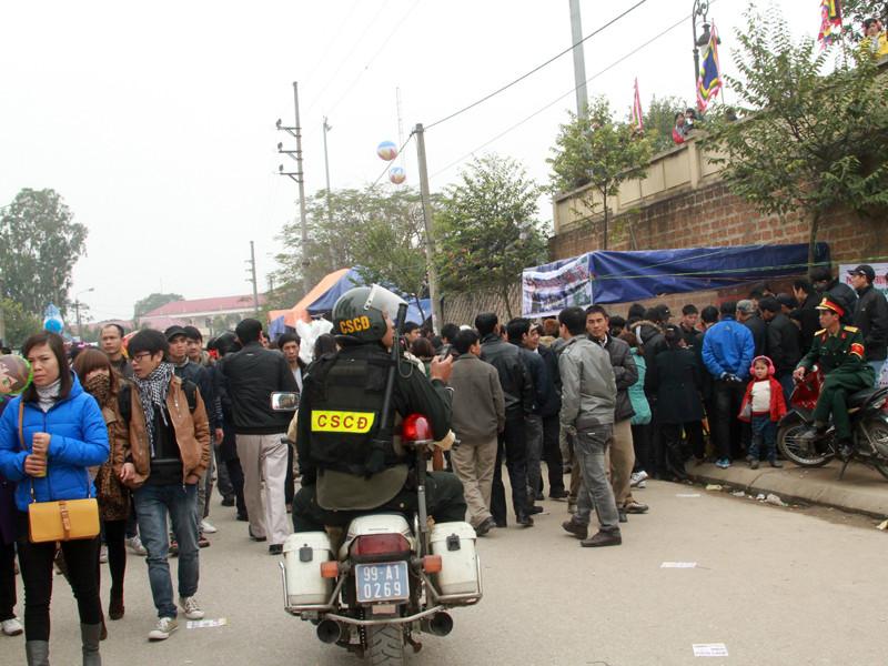 Mặc dù lực lượng chức năng kiểm tra, các sới đỏ đen vẫn họat động như không