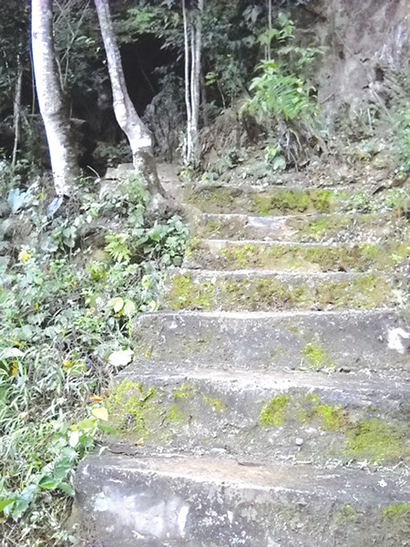 Lối lên am thờ. Lối lên am thờ