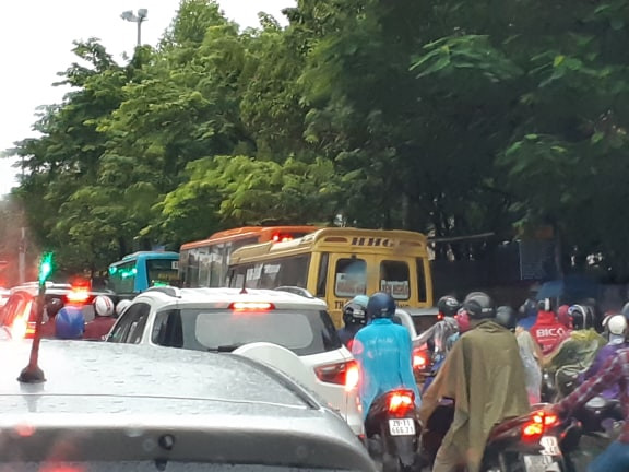 Xe khách có dấu hiệu côn đồ vẫn đại náo thủ đô giờ cao điểm ảnh 2