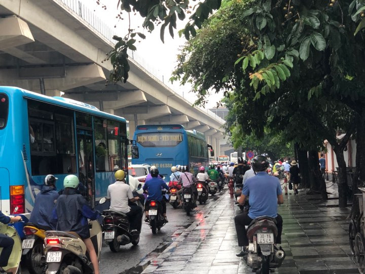 Xe khách có dấu hiệu côn đồ vẫn đại náo thủ đô giờ cao điểm ảnh 3