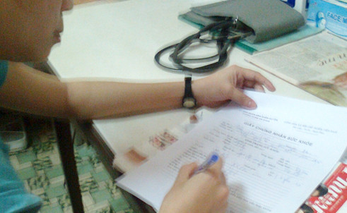 Chỉ tốn 15.000 đồng đến 20.000 đồng sẽ có ngay giấy chứng nhận sức khỏe