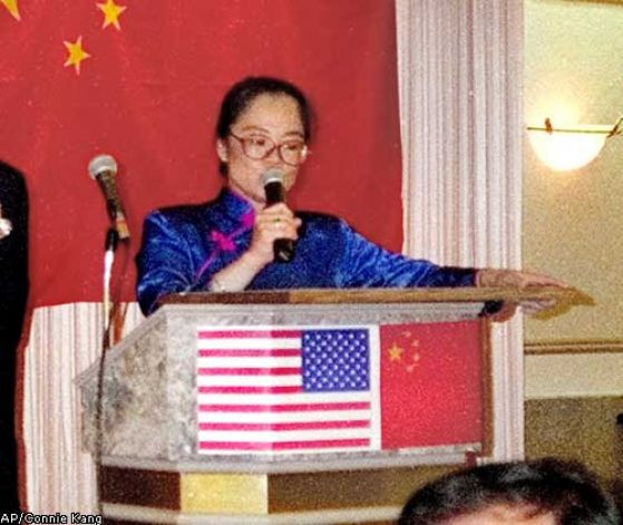Năm 2003, bà Katrina Leung, chỉ điểm của FBI trong suốt hai thập kỷ, bị phát hiện là điệp viên hai mang cho Trung Quốc