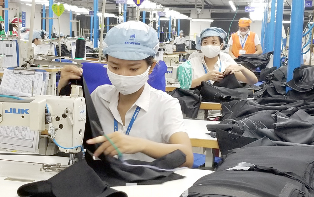 Chưa chốt được phương án lương tối thiểu vùng có tăng hay không vào năm 2024 (Ảnh minh hoạ: H.Việt). Chưa chốt được phương án lương tối thiểu vùng có tăng hay không vào năm 2024 (Ảnh minh hoạ: H.Việt).