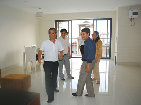 Ông Nguyễn Ngọc Bình, chủ tịch HĐQT Meco giới thiệu về căn hộ mẫu. Ông Nguyễn Ngọc Bình, chủ tịch HĐQT Meco giới thiệu về căn hộ mẫu