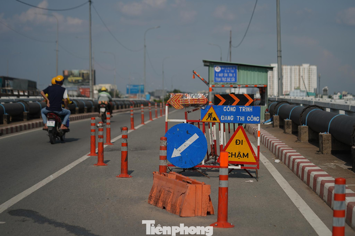 Sau sự cố va chạm khiến dầm biên nhịp chính ở hạ lưu Cầu Bình Phước 1 cong vênh và biến dạng, UBND TP.HCM vừa chấp thuận chủ trương mời đơn vị kiểm định giám định chất lượng công trình này, theo đề xuất của Sở Giao thông Vận tải TP.HCM (GTVT). Giám đốc Sở GTVT Trần Quang Lâm được giao chủ trì, tổ chức kiểm định công trình.