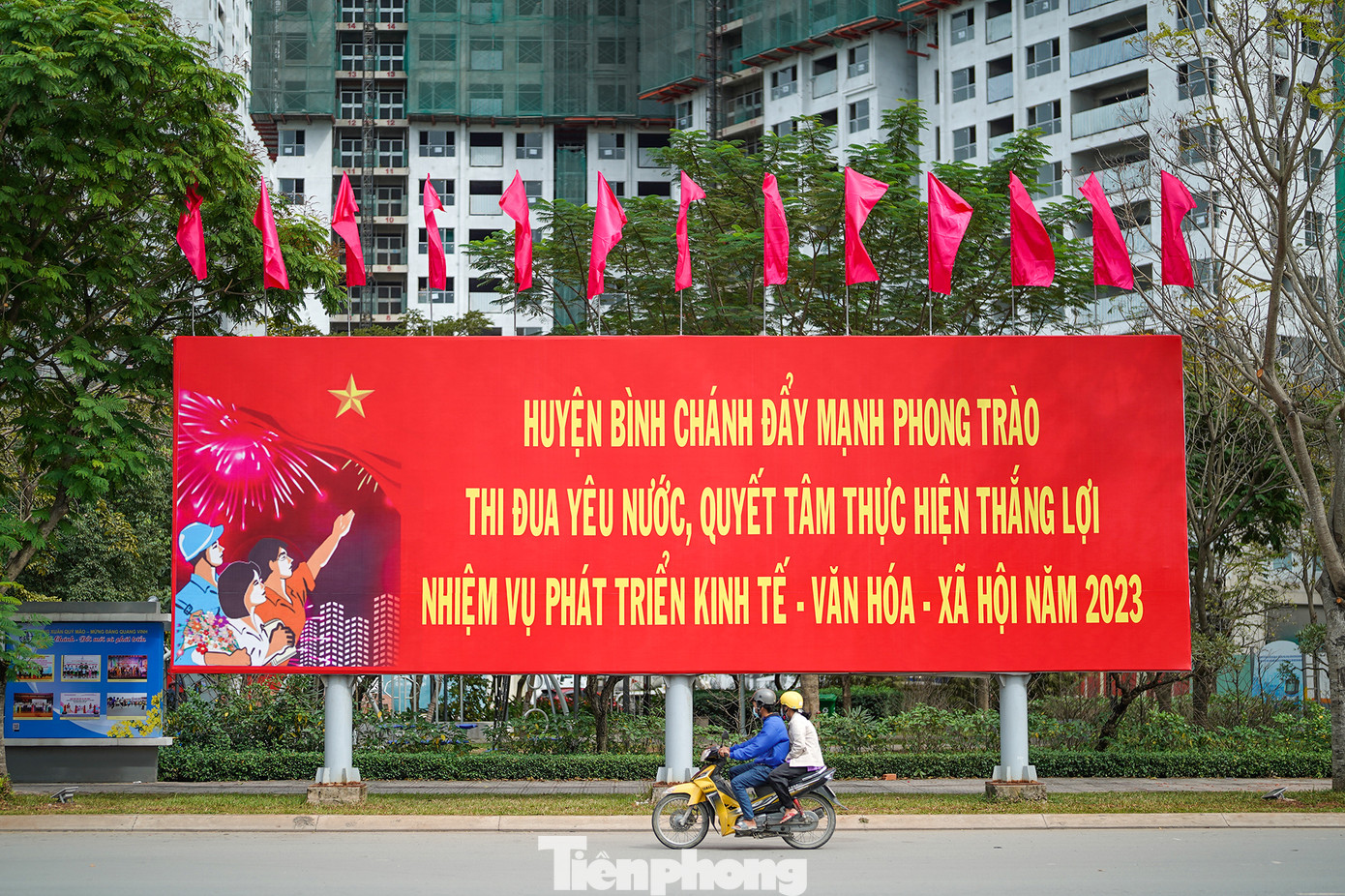 Sau 10 năm xây dựng nông thôn mới, đến nay, huyện Bình Chánh đã đạt 9/9 tiêu chí. Toàn huyện Bình Chánh có 14/14 xã hoàn thành nâng chuẩn các tiêu chí nông thôn mới, có 14/14 xã được công nhận đạt chuẩn nâng cao.