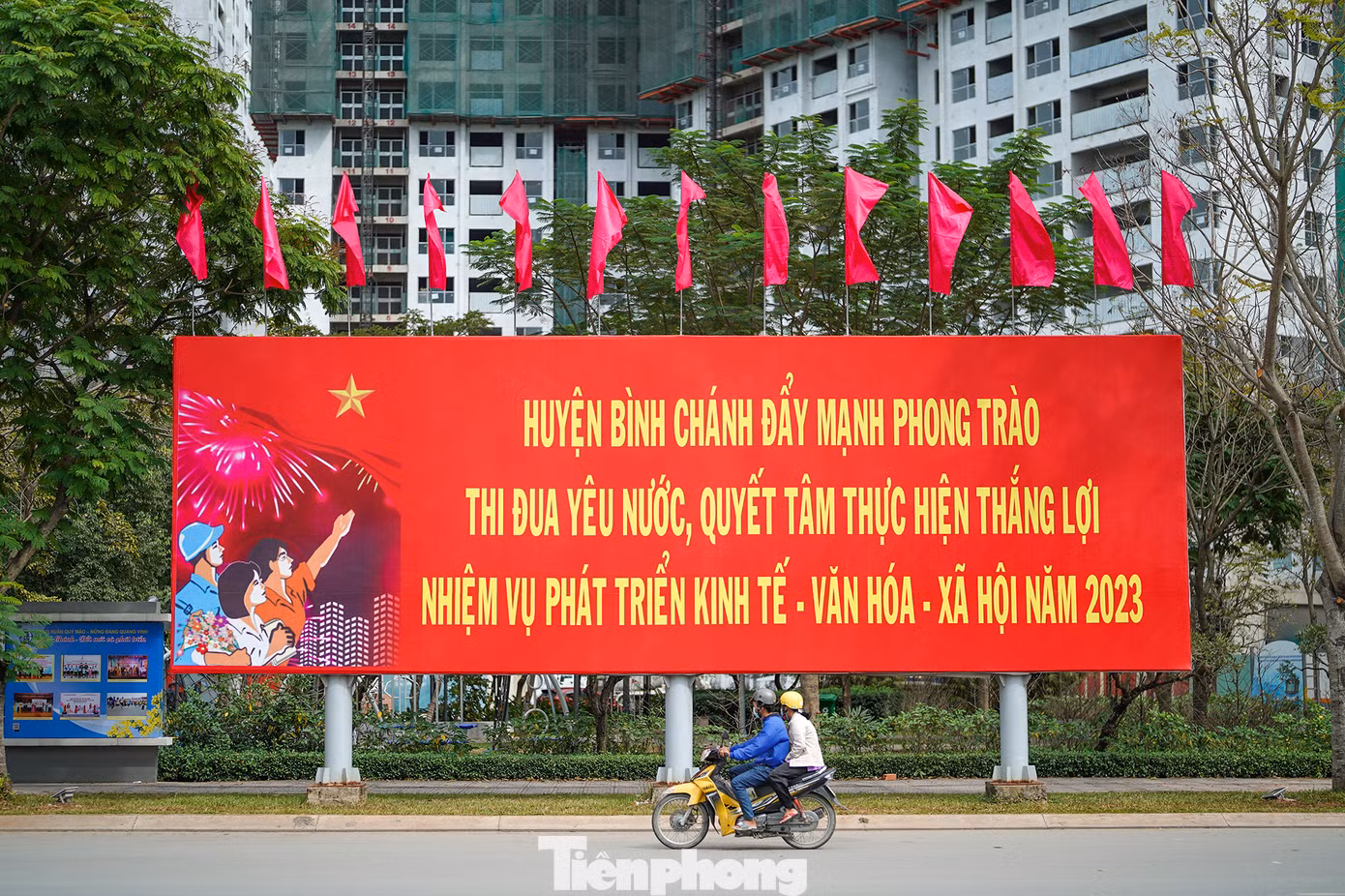 Sau 10 năm xây dựng nông thôn mới, đến nay, huyện Bình Chánh đã đạt 9/9 tiêu chí. Toàn huyện Bình Chánh có 14/14 xã hoàn thành nâng chuẩn các tiêu chí nông thôn mới, có 14/14 xã được công nhận đạt chuẩn nâng cao.