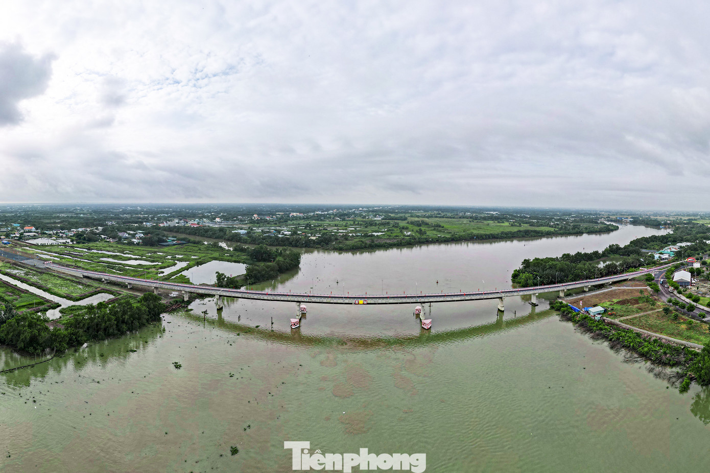 Dự án cầu Cần Giuộc có tổng mức đầu tư 150 tỉ đồng, từ nguồn ngân sách địa phương. Trong đó, cầu Cần Giuộc có tổng chiều dài cầu 417m, bề rộng toàn cầu 8m, gồm 5 nhịp, tải trọng thiết kế cầu 18 tấn. Ngoài ra còn đường dẫn vào cầu dài 184m, mặt đường láng nhựa và hệ thống chiếu sáng. Dự án cầu Cần Giuộc có tổng mức đầu tư 150 tỉ đồng, từ nguồn ngân sách địa phương. Trong đó, cầu Cần Giuộc có tổng chiều dài cầu 417m, bề rộng toàn cầu 8m, gồm 5 nhịp, tải trọng thiết kế cầu 18 tấn. Ngoài ra còn đường dẫn vào cầu dài 184m, mặt đường láng nhựa và hệ thống chiếu sáng.